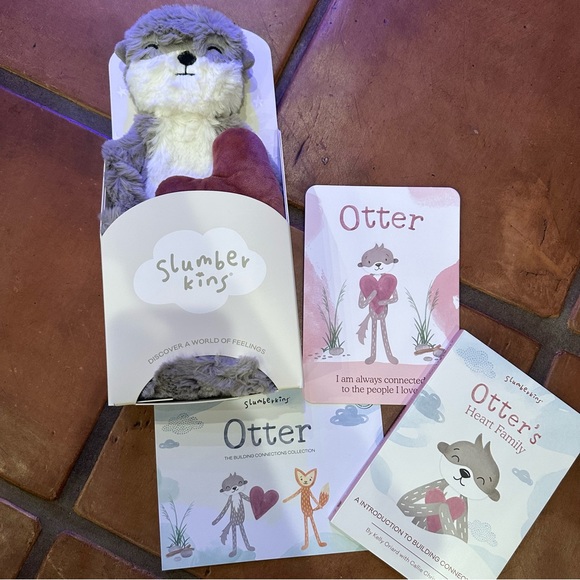 Slumberkins 4 Books and Otter Snuggler BRAND NEW - Picture 2 of 5